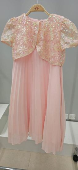 صورة فستان وردي بلمعه على الصدر